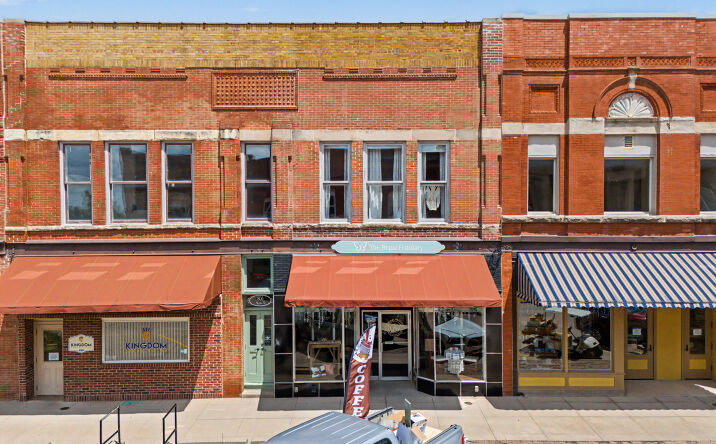 Pictures of Retail, Mixed Use property located at 806 12TH ST, BELLE PLAINE, IA 52208 for sales - image #1