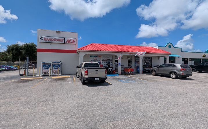 Pictures of Retail property located at 3170 BEE RIDGE RD, SARASOTA, FL 34239-7127 for sales - image #1