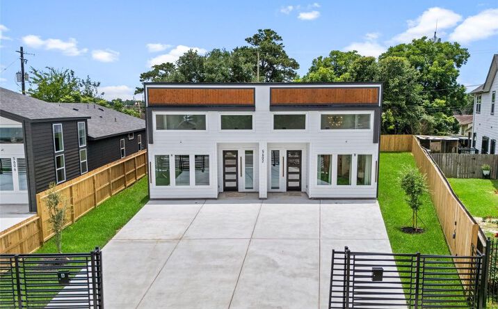 Pictures of Multifamily property located at 5602 Pershing Street, Houston, TX 77033 for sales - image #1