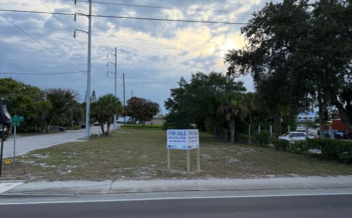 Pictures of Land, Retail property located at 408 Avenue E, Fort Pierce, FL 34950 for sales - image #1