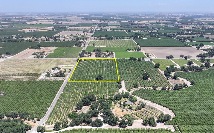 Pictures of Land property located at 21st Ave & Grangeville Blvd, Lemoore, CA 93245 for sales - image #1