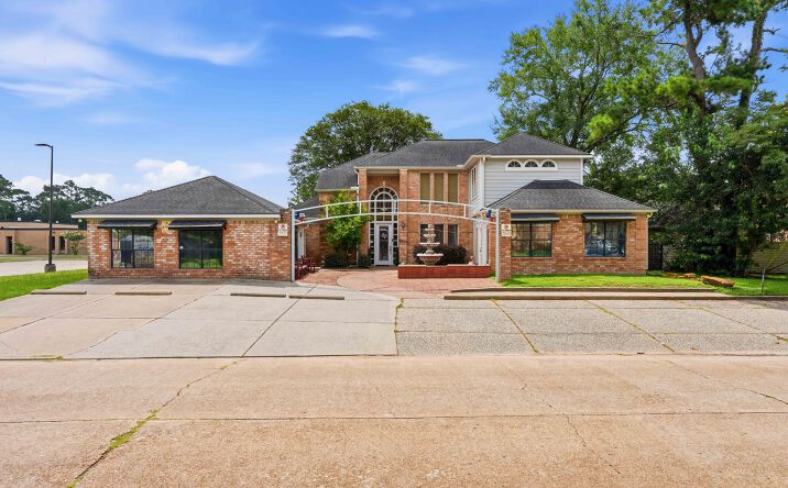 Pictures of Office, Mixed Use, Special Purpose property located at 13700 LAKEWOOD FOREST DR, HOUSTON, TX 77070-2814 for sales - image #1