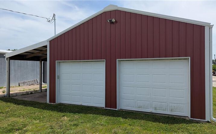 Pictures of Industrial property located at 814 Utah Street, Hiawatha, KS 66434 for sales - image #1