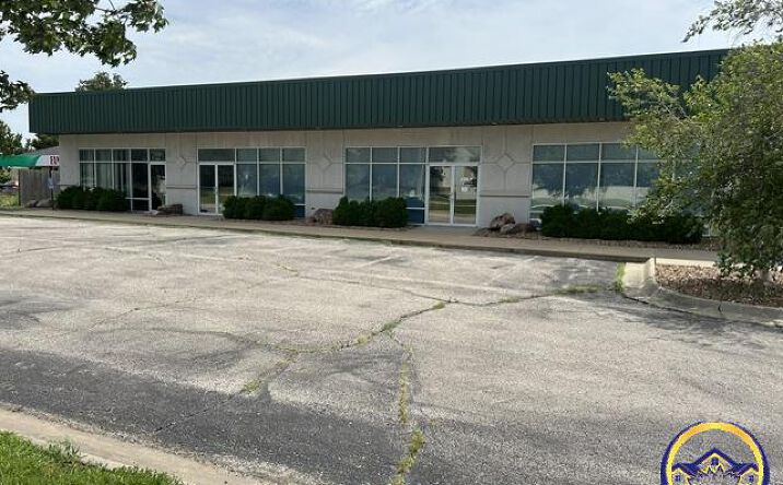 Pictures of Retail property located at 450 N Iowa St #A & B, Lawrence, KS 66049 for sales - image #1