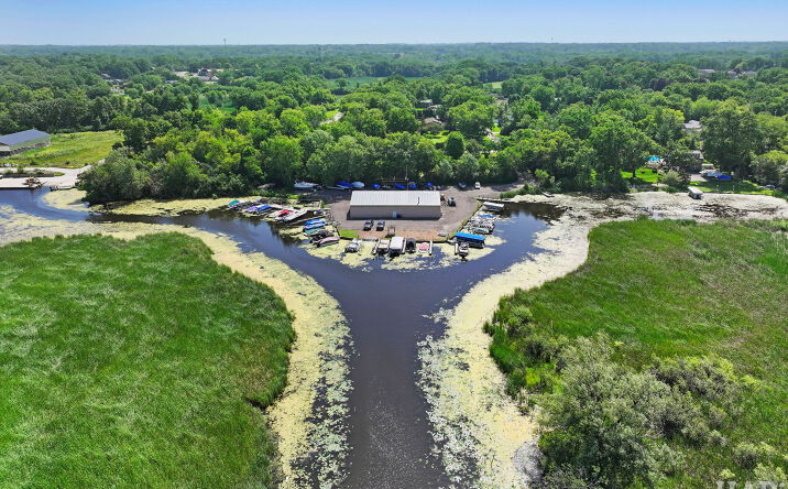 Pictures of Retail, Special Purpose property located at 39922 N LAKEVIEW RD, ANTIOCH, IL 60002-9666 for sales - image #1