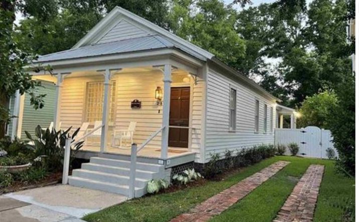 Pictures of Retail, Office, Hospitality property located at 216 E. Church Street, Pensacola, FL 32502 for sales - image #1