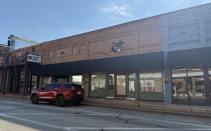 Pictures of Retail property located at 224 S MAIN ST JONESBORO AR 72401-2907, JONESBORO, AR 72401-2907 for sales - image #1