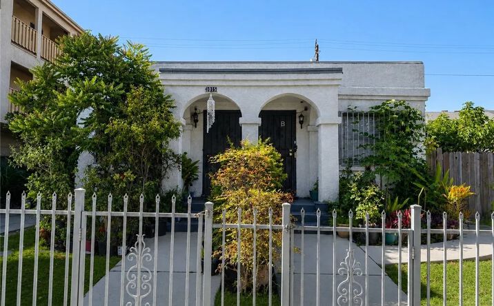 Pictures of Multifamily property located at 1015 Dawson Avenue, Long Beach, CA 90804 for sales - image #1
