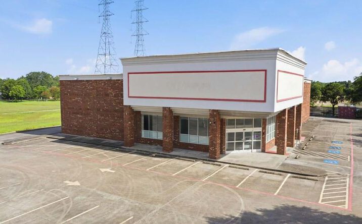 Pictures of Retail property located at 2700 West Main Street, League City, TX 77573 for sales - image #1