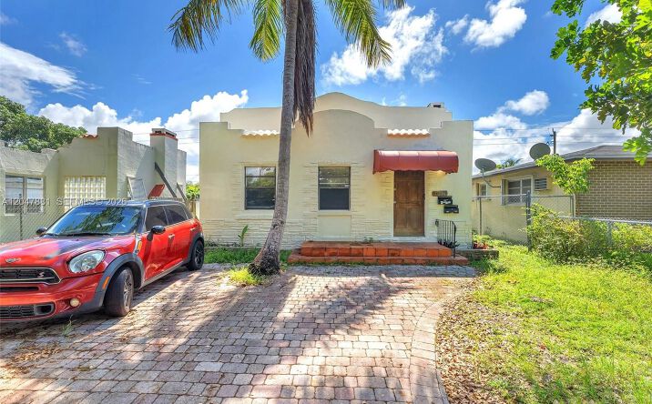 Pictures of Multifamily property located at 1932 Dewey St, Hollywood, FL 33020 for sales - image #1