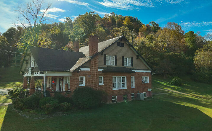 Pictures of Retail, Hospitality property located at 1006 Cherohala Skyway, Tellico Plains, TN 37385 for sales - image #1
