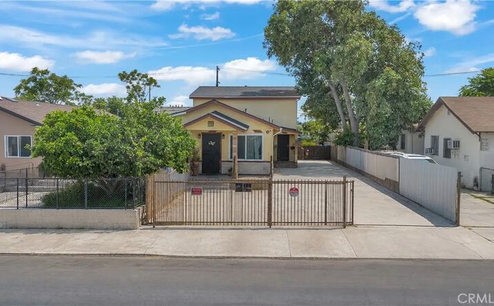 Pictures of Multifamily property located at 706 W 77th, Los Angeles, CA 90044 for sales - image #1