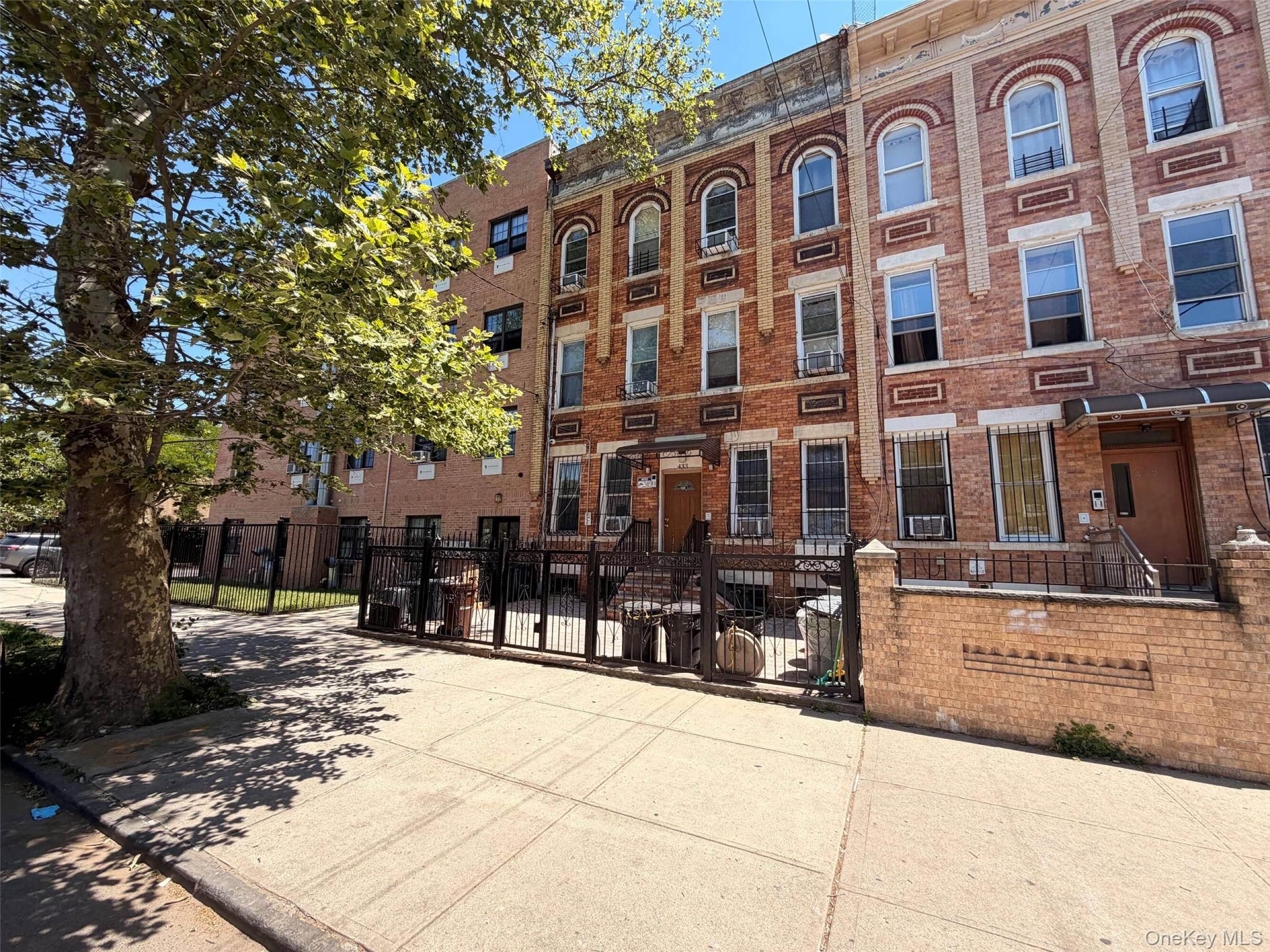 433 Wyona St  