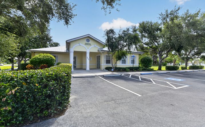 Pictures of Retail property located at 2555 Pinellas Point Dr S, Saint Petersburg, FL 33712 for sales - image #1
