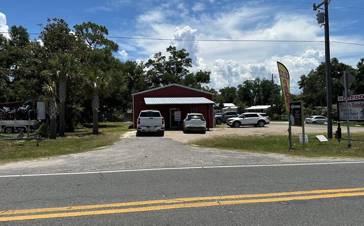 Pictures of Retail property located at 1503 SE Rives Ave, Steinhatchee, FL 32359 for sales - image #1