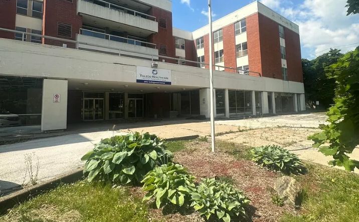 Pictures of Hospitality, Mixed Use, Senior Living property located at 2051 Collingwood Boulevard, Toledo, OH 43620 for sales - image #1