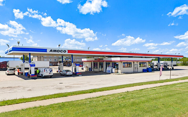 Pictures of Retail property located at 20 Hampton Road, Morris, IL 60450 for sales - image #1
