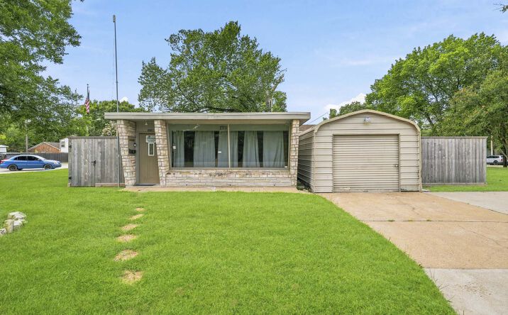 Pictures of Retail, Office, Business for Sale property located at 818 Otto and 4123 5th Street, Brookshire, TX 77423 for sales - image #1