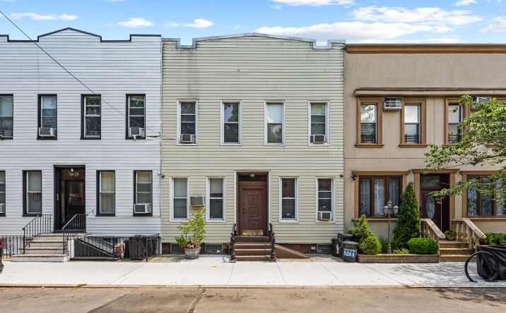 Pictures of Multifamily property located at 70-31 67th Place, Glendale, NY 11385 for sales - image #1