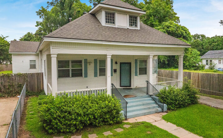 Pictures of Multifamily property located at 1920 Monroe Street, Alexandria, LA 71301 for sales - image #1