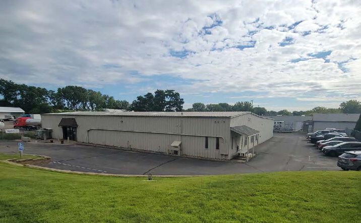 Pictures of Industrial property located at 5215 Gershwin Avenue North, Oakdale, MN 55128 for sales - image #1