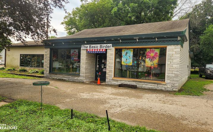 Pictures of Office, Retail property located at 707 1st Street SW, Mason City, IA 50401 for sales - image #1