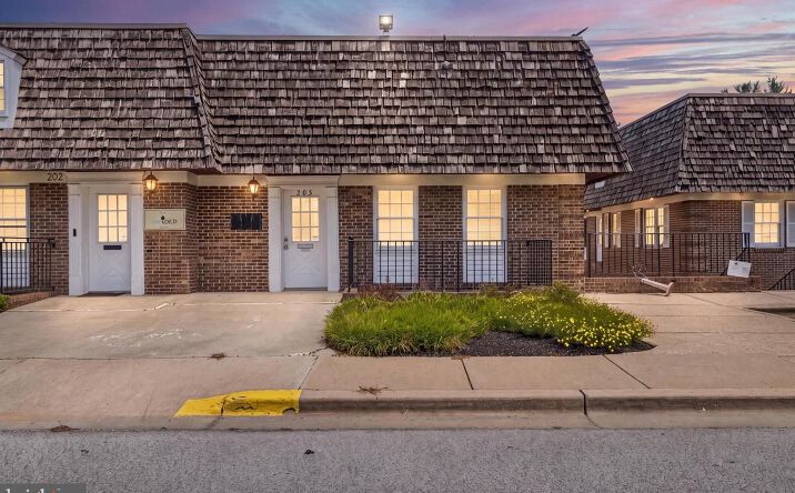 Pictures of Office property located at 9520 Marlboro Pike #203, Upper Marlboro, MD 20772 for sales - image #1