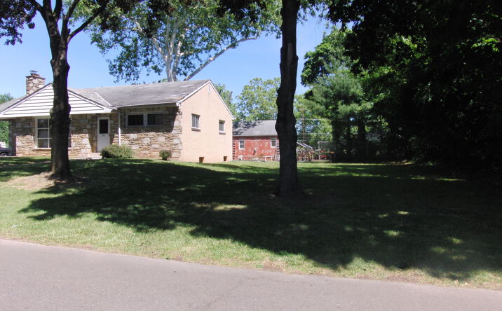 Pictures of Retail property located at 914 Bath Road, Bristol, PA 19007 for sales - image #1