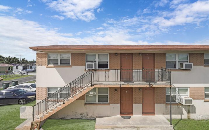 Pictures of Multifamily property located at 628 SW 4th Street # 1, Belle Glade, FL 33430 for sales - image #1