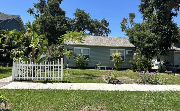 Pictures of Multifamily property located at 240 20TH AVE S, ST PETERSBURG, FL 33705 for sales - image #1