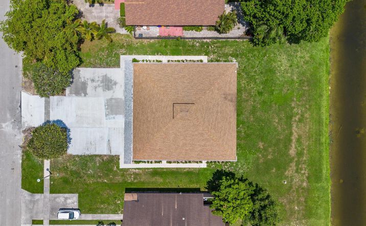 Pictures of Multifamily property located at 1262 The 12th Fairway, Wellington, FL 33414 for sales - image #1