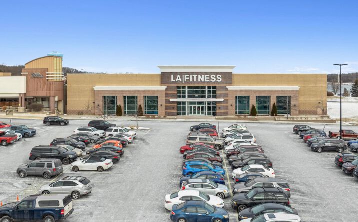 Pictures of Retail property located at 540 East Rollins Road, Round Lake Beach, IL 60073 for sales - image #1