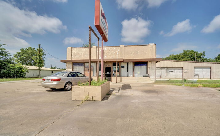 Pictures of Retail property located at 604 Abbott Avenue, Hillsboro, TX 76645 for sales - image #1