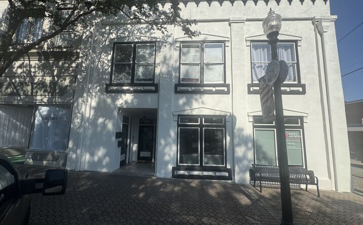 Pictures of Retail, Mixed Use property located at 137 N HILL ST, GRIFFIN, GA 30223-3326 for sales - image #1