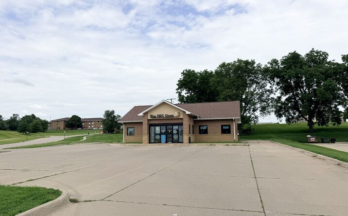 Pictures of Retail, Business for Sale property located at 125 West Merle Hibbs Boulevard, Marshalltown, IA 50158 for sales - image #1