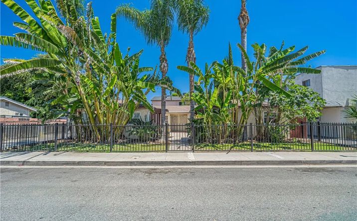Pictures of Multifamily property located at 210 W Spazier, Burbank, CA 91502 for sales - image #1
