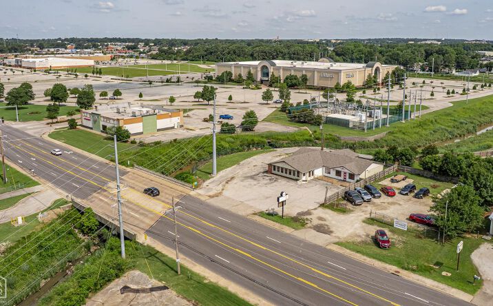 Pictures of Retail property located at 3500 Highland, Jonesboro, AR 72401 for sales - image #1