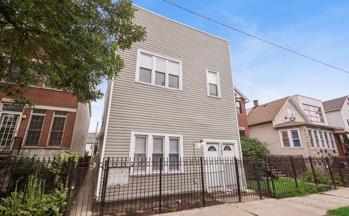 Pictures of Multifamily property located at 1702 N Campbell Avenue, Chicago, IL 60647 for sales - image #1