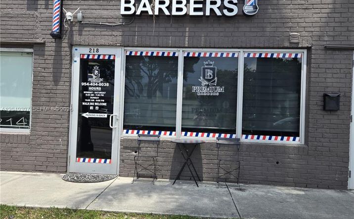 Pictures of Business for Sale, Retail property located at 218 N Federal Highway, Hallandale Beach, FL 33009 for sales - image #1