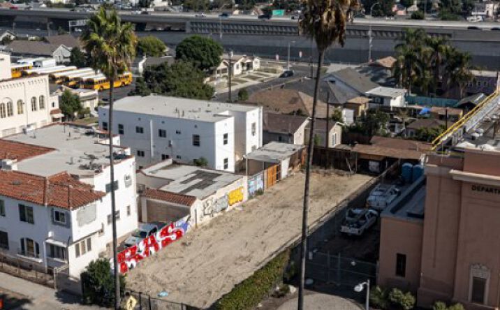 Pictures of Land property located at 5710 S Figueroa St, Los Angeles, CA 90037 for sales - image #1