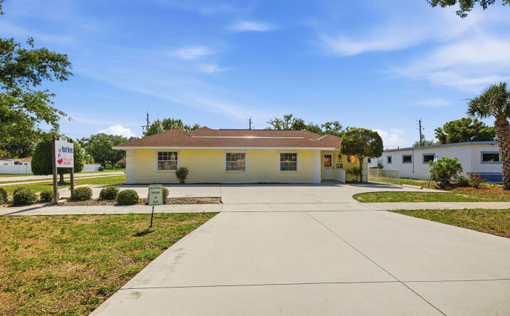 Pictures of Office property located at 744 THE RIALTO, VENICE, FL 34285-3524 for sales - image #1