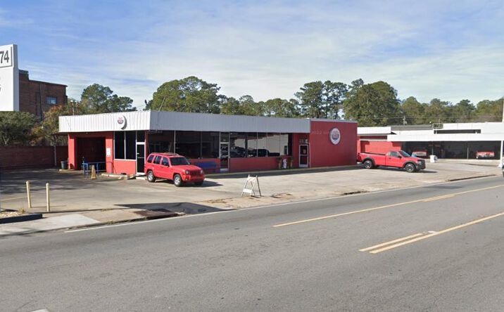Pictures of Retail property located at 1000 N Ashley St, Valdosta, GA 31601 for sales - image #1