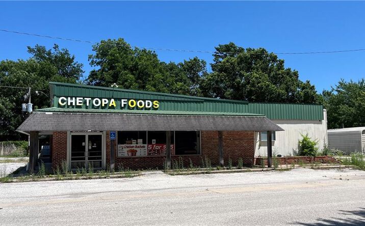 Pictures of Retail property located at 120 4th Street, Chetopa, KS 67336 for sales - image #1
