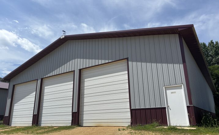 Pictures of Industrial property located at 1600 12th Ave s, Clinton, IA 52732 for sales - image #1