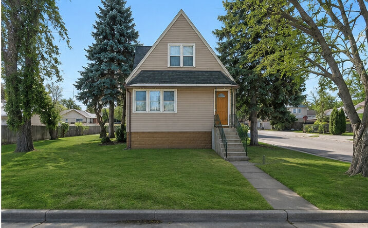 Pictures of Multifamily property located at 5649 W 87th Place, Oak Lawn, IL 60453 for sales - image #1