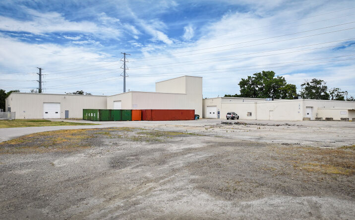Pictures of Industrial property located at 1810 E MCBRIDE AVE, DECATUR, IL 62526-5089 for sales - image #1