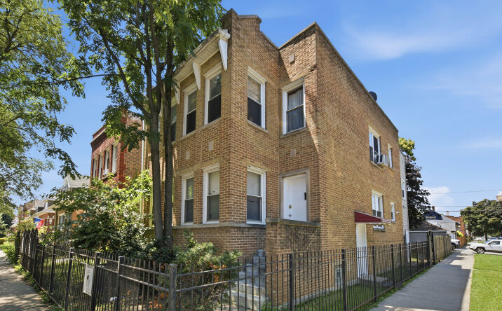 Pictures of Multifamily property located at 1654 N Austin Avenue, Chicago, IL 60639 for sales - image #1