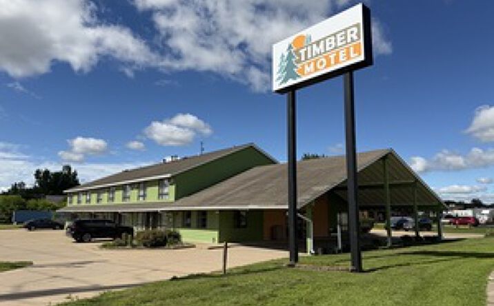 Pictures of Hospitality property located at 2225 Lincoln Way, Clinton, IA 52732 for sales - image #1