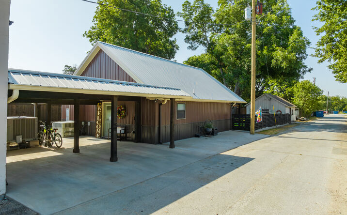 Pictures of Retail, Mixed Use property located at 116 Gould Street, Hillsboro, TX 76645 for sales - image #1
