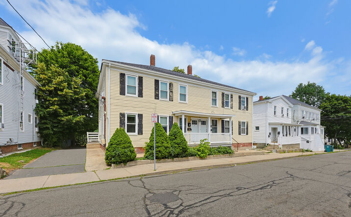 Pictures of Multifamily property located at 7 Savery's Lane, Plymouth, MA 02360 for sales - image #1